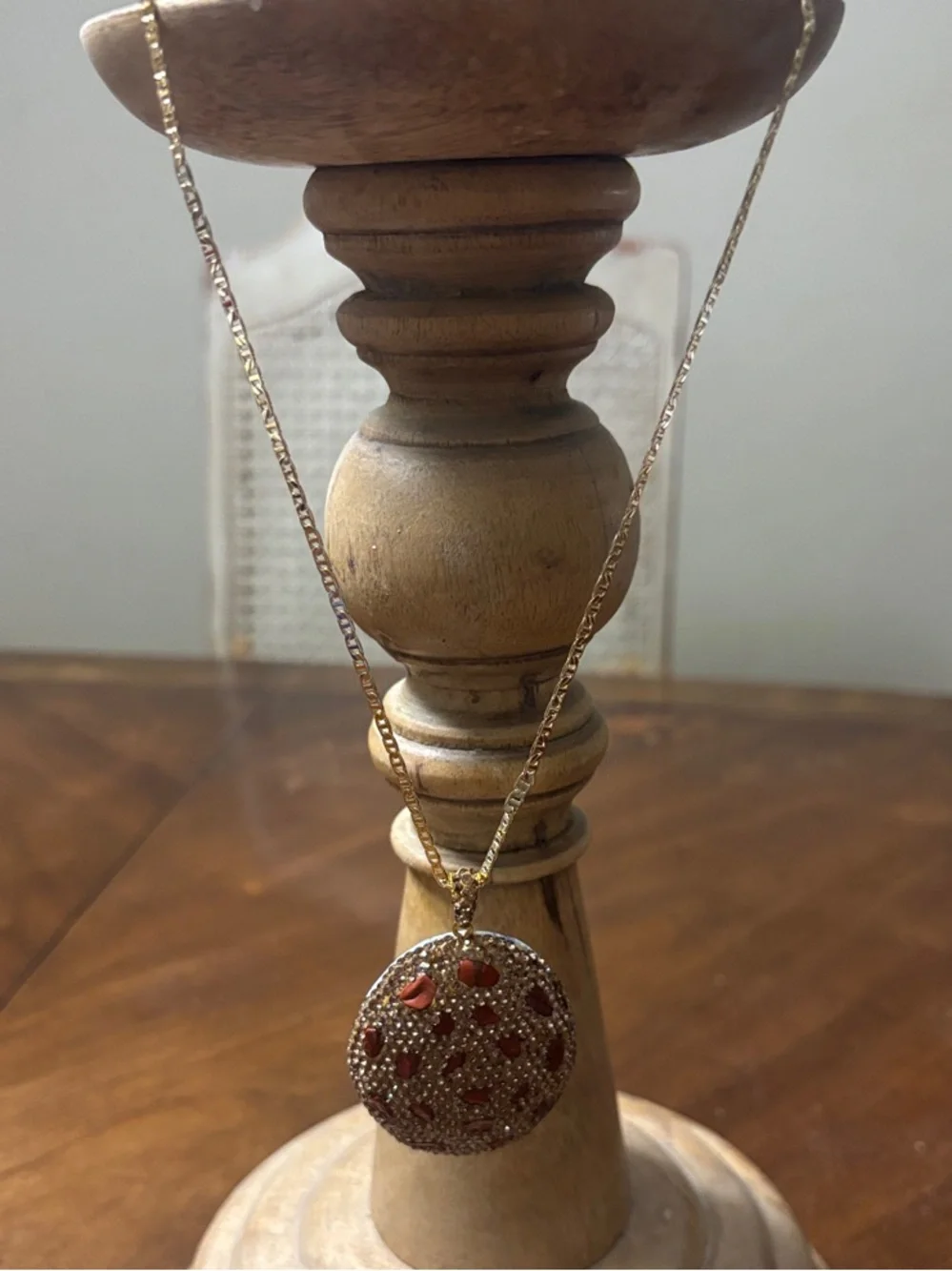 Unbranded gold tone